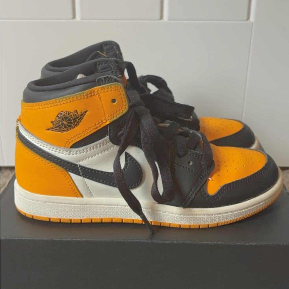 Jordan 1 Retro High OG size 2y